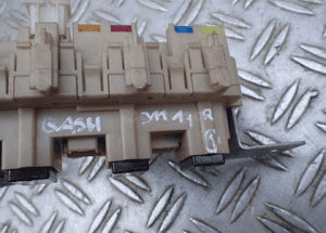 MODUŁ SKRZYNKA BEZPIECZNIKÓW NISSAN QASHQAI RADOM 2