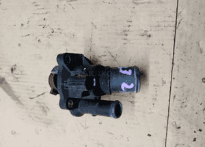 Obudowa termostatu termostat Ford Mondeo MK3 2.0 16V 1S7G-8575-AG 1