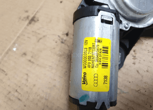 SILNICZEK WYCIERACZKI TYŁ AUDI nr 4F9955711B 2