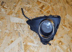Toyota AURIS II 12-15 halogen lewy kratka zderzaka 1