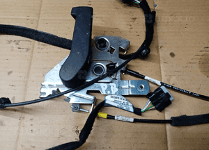 Zamek drzwi przesuwnych prawych prawy Renault Trafic III Vivaro B 825023859R 93459205 2