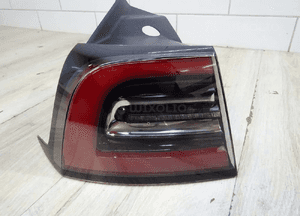 TESLA MODEL 3 LAMPA lewa  tył  TYLNA w klapę  1077401 LLU 2