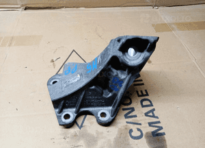 Łapa wspornik silnika BMW M5 G30 F90 4.4 V8 7853648 2