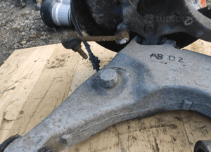 AUDI A8 D2 LIFT ZWROTNICA PIASTA WAHACZ PRAWY LEWY TYŁ ZDROWE ORYG 14