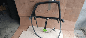 Mechanizm podnośnik szyby ramka prawy tył Audi A4 B6 8E0839462 1