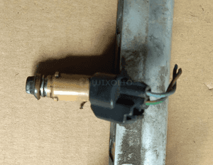 Volvo S40 V50  2.4B 2.4 B listwa wtryskowa wtryskiwacze wtryskiwacz 3