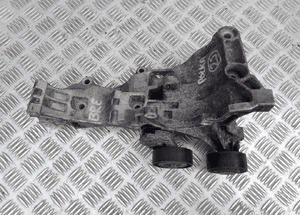 Uchwyt łapa silnika seat vw audi skoda 1.6 2.0 tdi 038903315AH radom 1