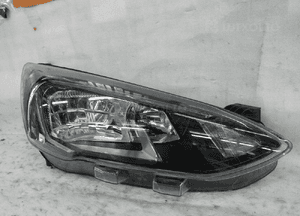 Ford focus MK4 lampa przednia prawa 1