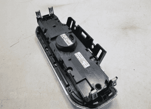 Land discovery iv L319 panel sterowani radia zegar 8