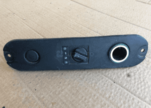 Zapalniczka panel kokpitu Land Rover Defender 1