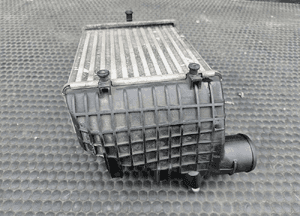 Intercooler 8E0145805L Lewy Chlodnica Powietrza Turbiny 1.8 T Turbo AUDI A4 B6 B7 3