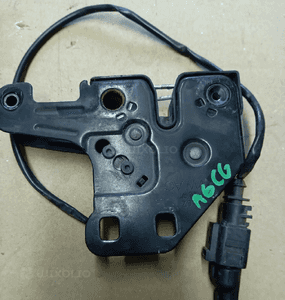 Audi A6 C6 zamek maski 2