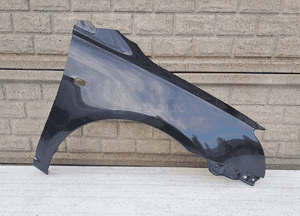 Toyota avensis T25 2003-2006 błotnik przedni prawy 1
