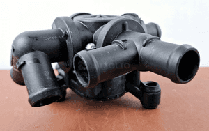 Audi OE Pompa wody 8B3963375A 3