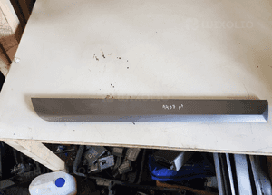 listwa prawa dolna drzwi audi a 4 b 7