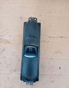 Przełącznik przycisk szyby prawy przód Mercedes Vito 639 A6395450613 1