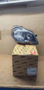 Lampa prawy przód przednia prawa VW Polo IV 9N Nowa TYC 20-0729-15-2 1