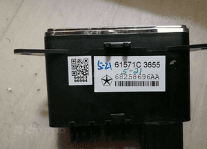 Jeep złącze gniazdo usb sd aux 68258696AA 3