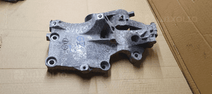 Łapa mocowanie alternatora VW Golf V Plus 1.9 TDI 038903143AF 3