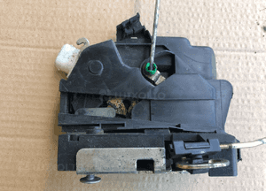 Zamek drzwi przedni lewy RHD Land Rover Discovery 2 II 1