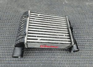 Intercooler 8E0145805L Lewy Chlodnica Powietrza Turbiny 1.8 T Turbo AUDI A4 B6 B7 5