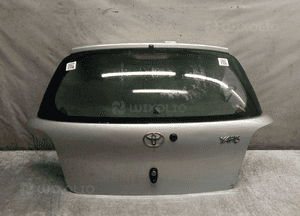 Klapa bagażnika tył tylna toyota yaris 1 i 199 srebrna 1