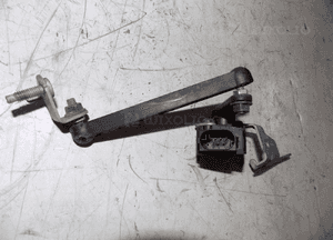 Volvo XC40 czujnik poziomowania lamp przód 32221957 3