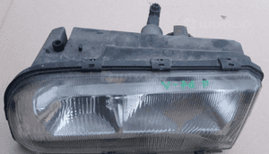 Volvo 850 lampa przod przednia  lewa 1