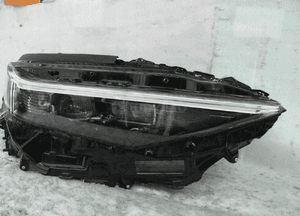 Toyota BZ4X full led lampa przednia prawa 4