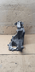 Mocowanie łapa pompy wtryskowej paliwa Opel Zafira C 2.0 CDTI 55574721 3