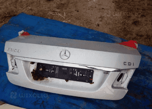 MERCEDES E 212 sedan klapa chrom kolory srebrna budyń szara 8