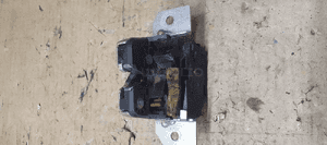 Zamek klapy bagażnika Mercedes W245 A1697400035 2