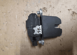 ORYGINALNY ZAMEK BAGAŻNIKA 5J0827501D Skoda Fabia 2007-2014 Skoda Roomster 2006-2015 1