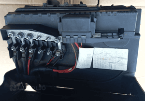 VW Polo 9N Seat Ibiza Fabia skrzynka bezpieczników akumulatora