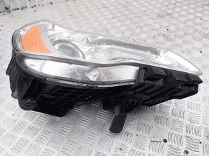 LAMPA PRAWY PRZÓD CHRYSLER 300C 2