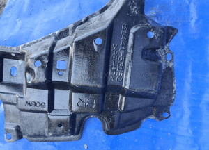 Toyota VERSO S osłona pod silnik prawa 51441-52180 4