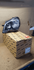Lampa lewy przód przednia lewa VW Polo IV 9N Nowa TYC 20-0730-15-2 3