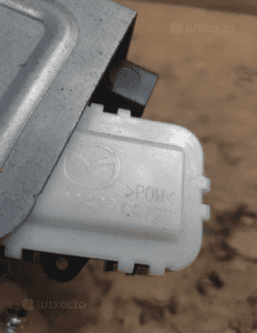 ZAMEK KLAPY TYŁ MAZDA 3 C6728 6