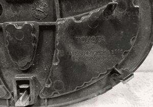 Znaczek emblemat logo toyota auris ii 2 12- 3