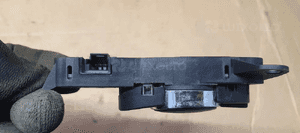 Przełącznik regulacji lusterek Mercedes W211 2118208510 3