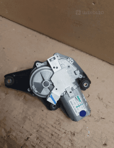 2011 NISSAN JUKE SILNIK WYCIERACZEK TYŁ W000018912 3