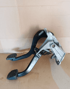 Pedały pedał hamulca sprzęgła BMW I E87 6751665 678711 2