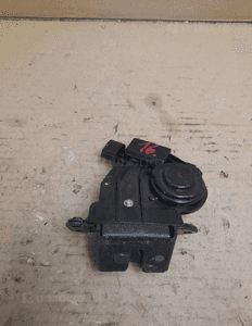 Zamek klapy toyota verso 09 1