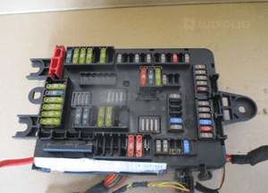 SKRZYNKA BEZPIECZNIKÓW BMW F20 F21 F30 F31 9337880 5