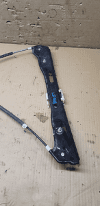 Mechanizm podnośnik szyby lewy przód BMW 1 E87 7067795S 7138465E 3
