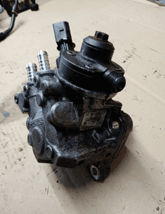 Pompa wtryskowa paliwa Audi Q5 3.0 TDI CTB 059130755CB 3