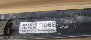 Listwa zgarniająca drzwi prawy przód przednia prawa chrom VW Passat B6 3C4837476 5