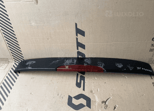 Spoiler lotka klapy bagażnika Renault Clio II 7700410897 1