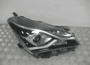 LAMPA PRZEDNIA PRZÓD PRAWA TOYOTA YARIS III 3 LIFT SOCZEWKA 2017-2020 1