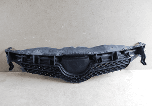Atrapa grill gril toyota airis i 06-09